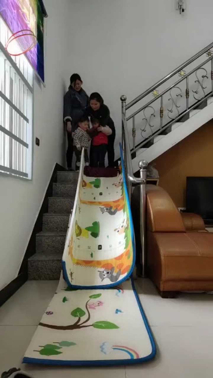 爷爷自制滑滑梯,会玩