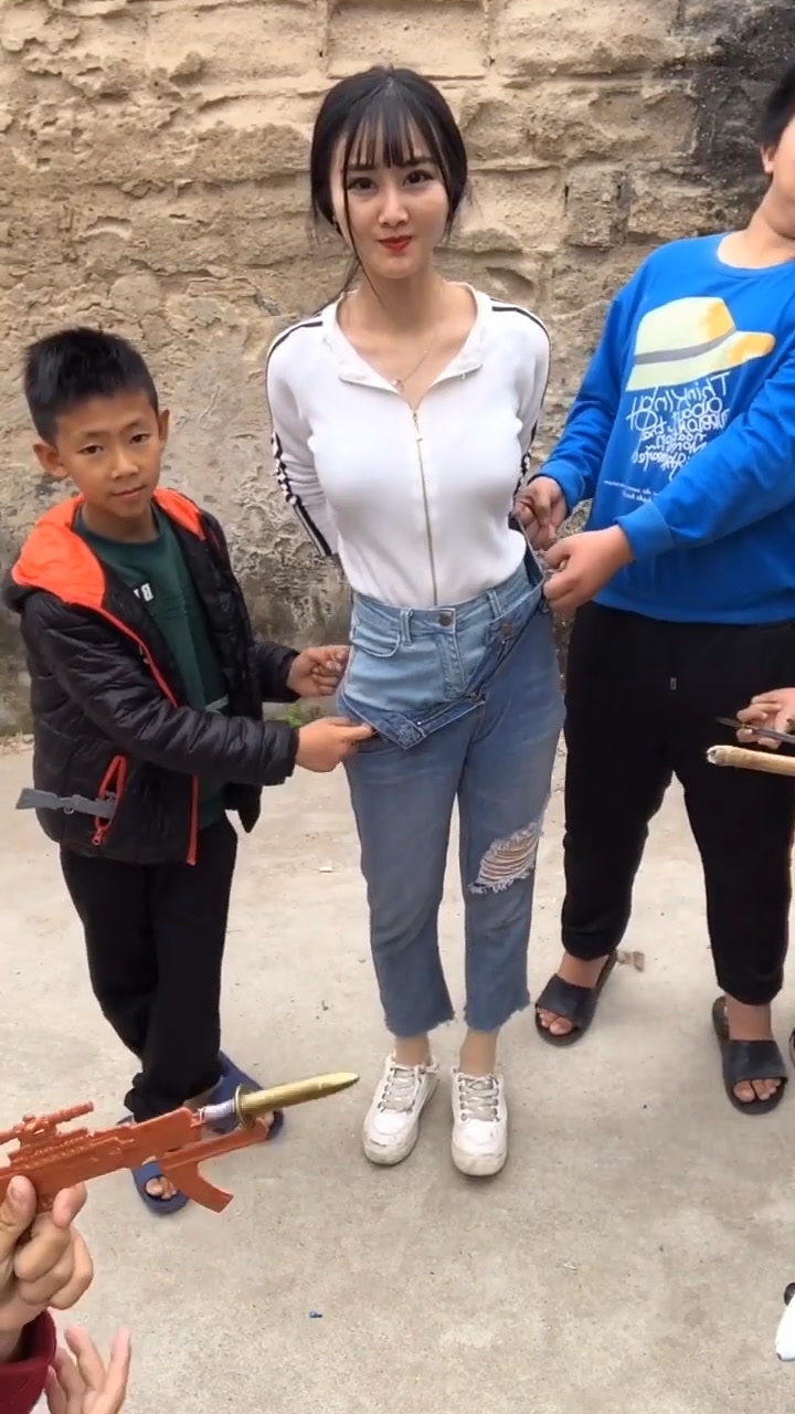 小胖别扯了,裤子都被你拽下来