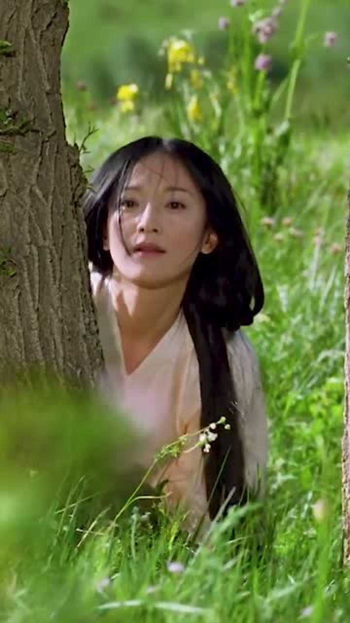 孔子:周迅出演孔子的时候35岁了,出演如懿传都40多岁了,还是那么可!