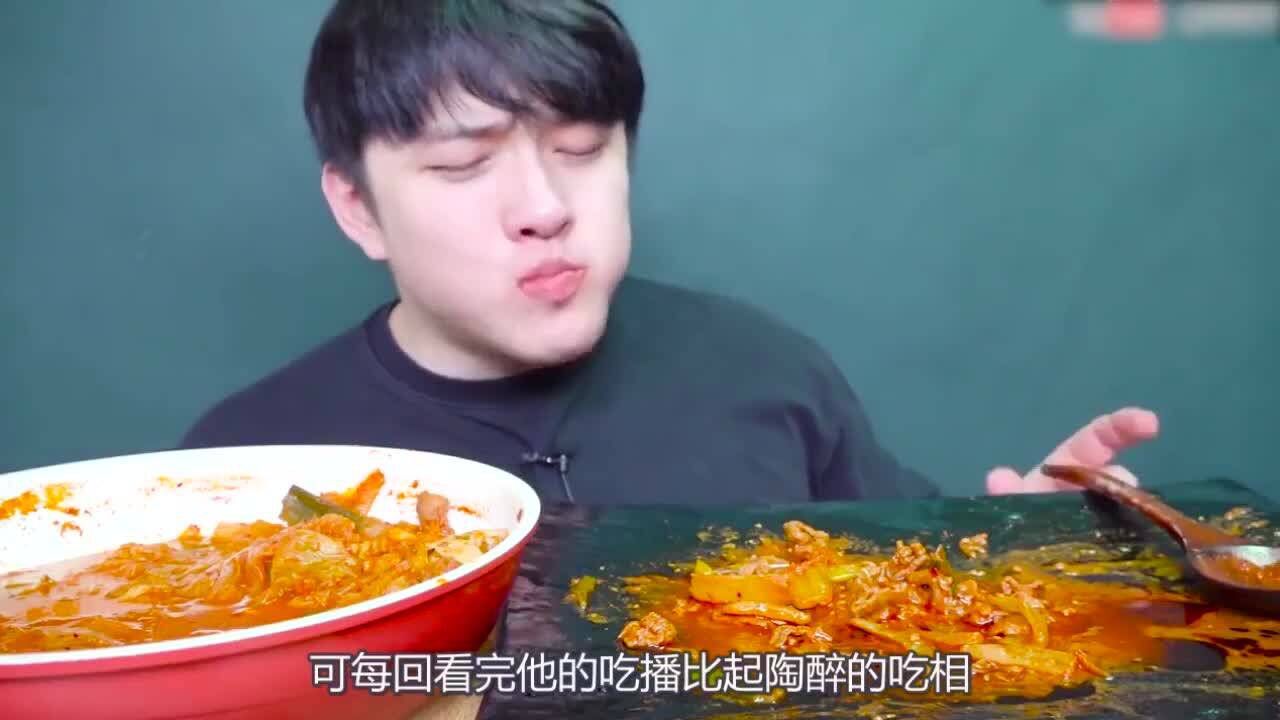 韩国深渊巨口小哥喝完可乐就发疯你是来搞笑的吧