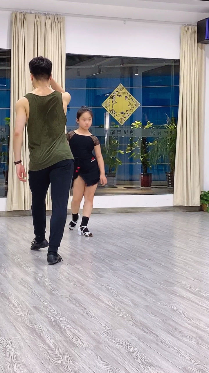 伦巴walk练习