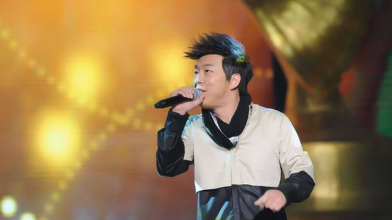 影帝黄渤唱歌,在酒吧演唱《我是一只小小鸟》,一开口为之陶醉!