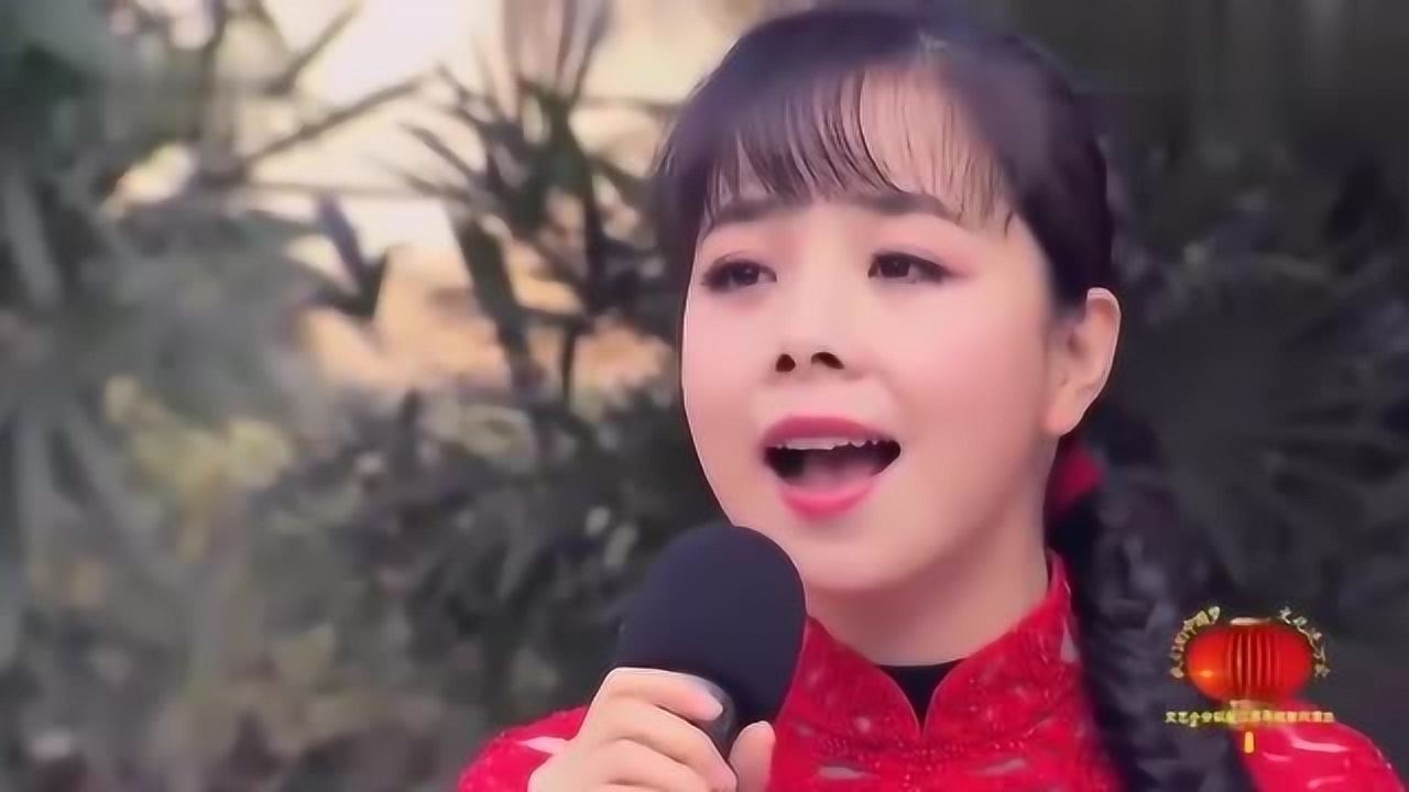 王二妮现场演唱的《桃花红杏花白》歌声优美犹如天籁!