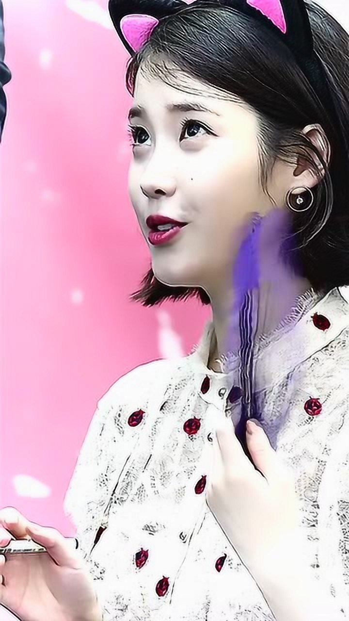 iu李知恩看到粉丝把自己纹身上的反应有点可爱有没有