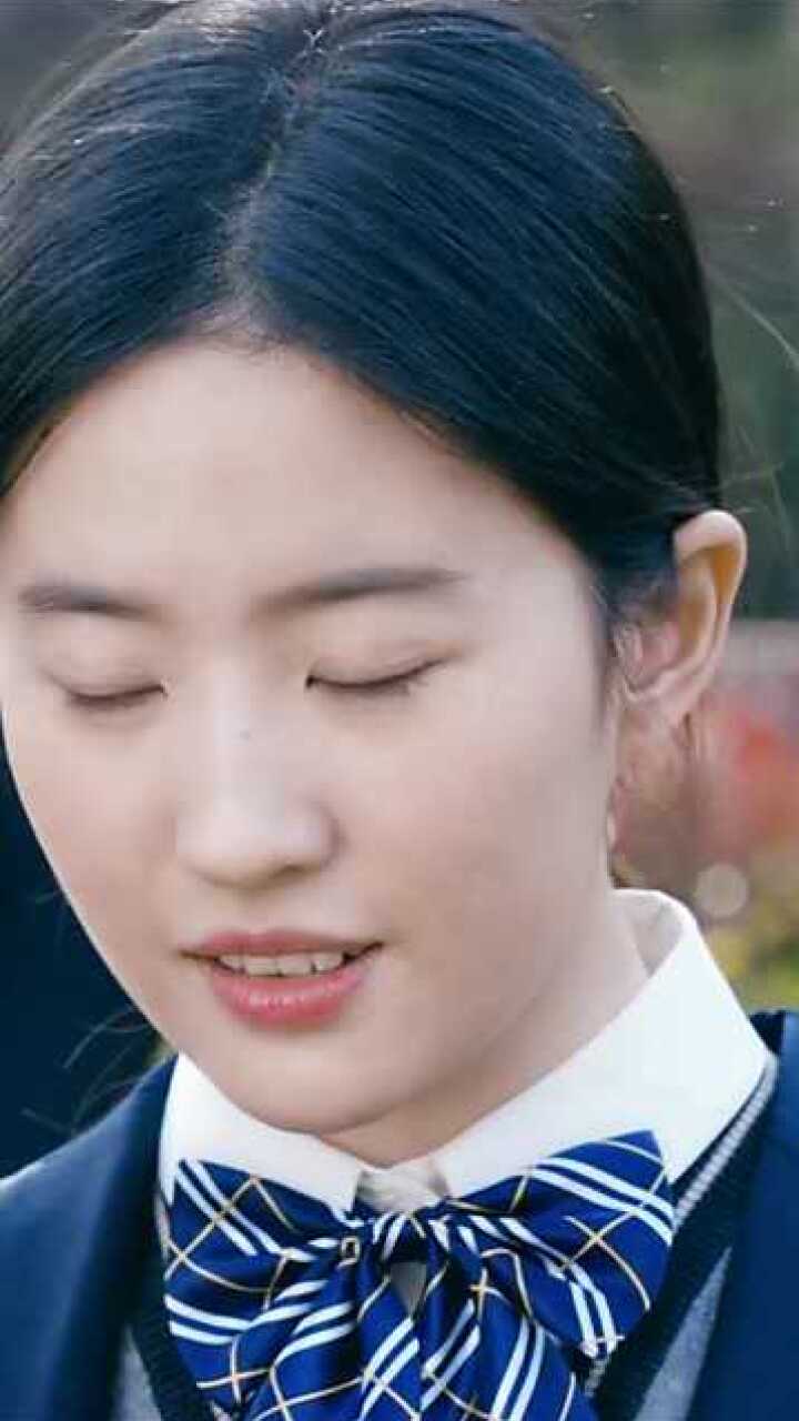 刘亦菲,23岁可以素颜演大学生,29岁演高中生也完全无压力!