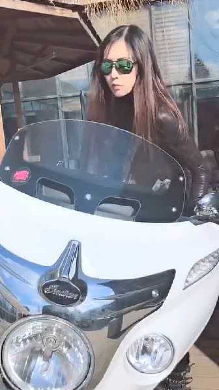 哈雷盟主安全官小姐姐待我长发及腰