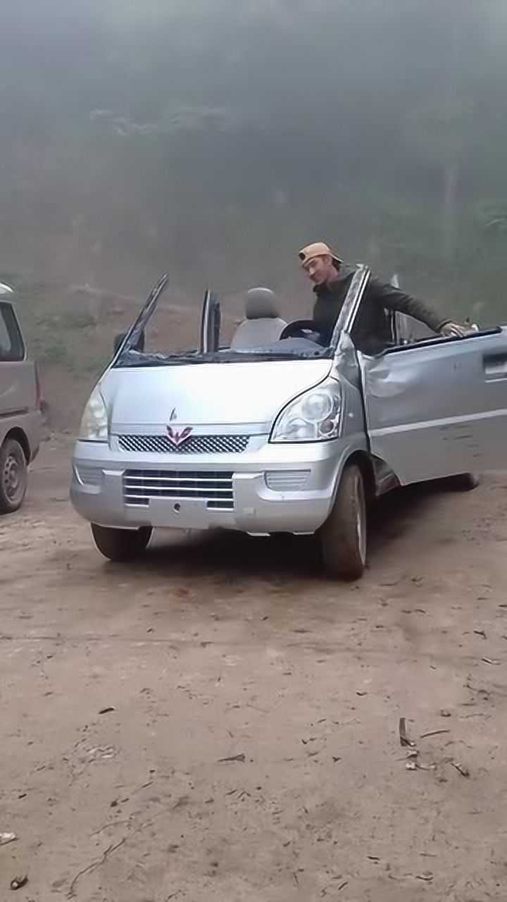 敞篷版五菱宏光,这造型太抢眼,开出去这回头率杠杠的