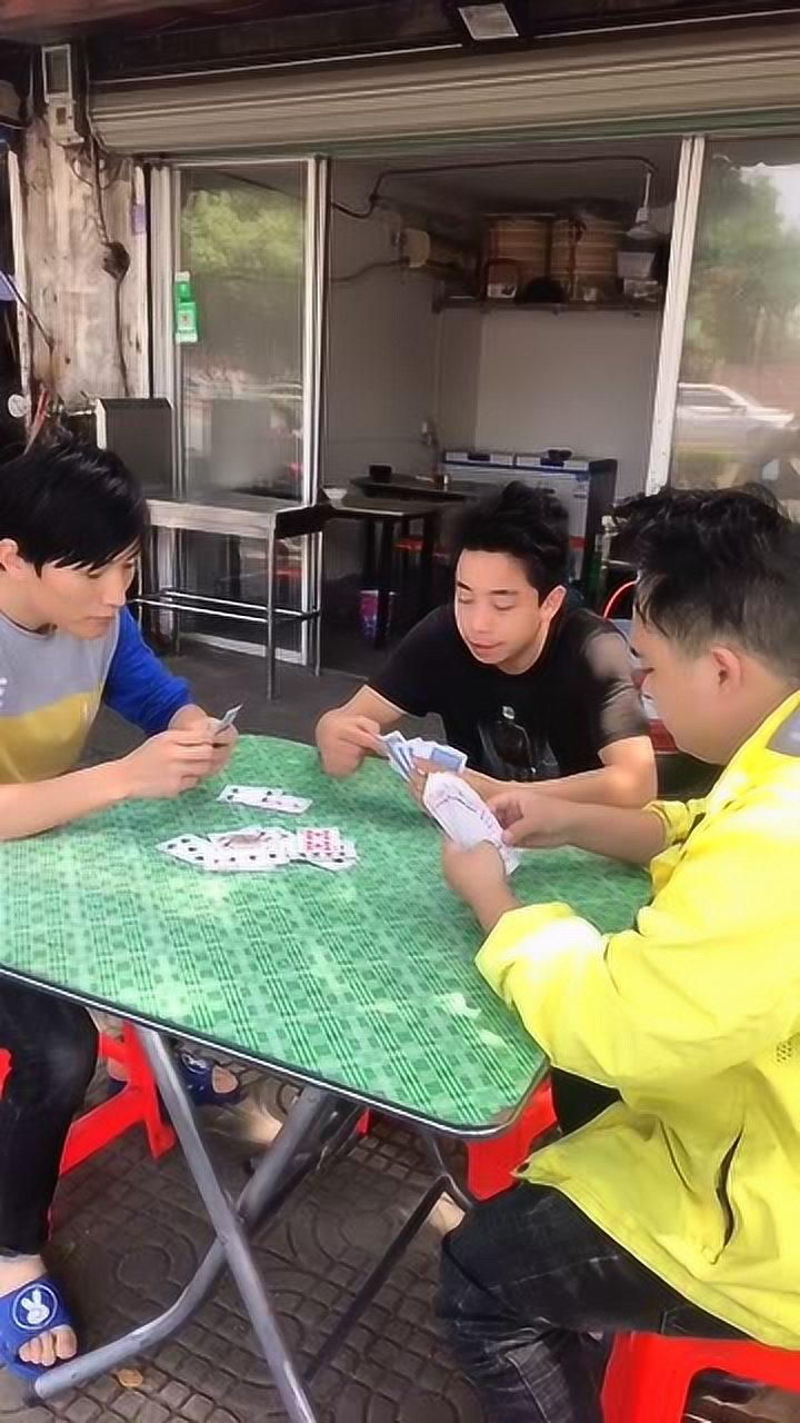 三人斗地主,让我炸我就炸,看呆了众人