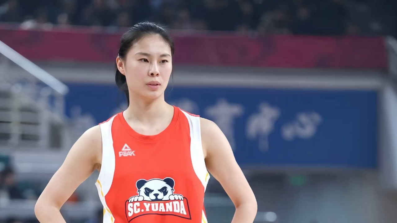 王思雨精彩的2023年她为中国女篮做出了太多的贡献