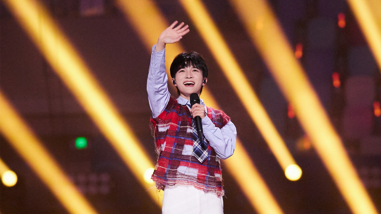 回到童年!周深新年开心演唱童年组曲《音乐学堂》,一秒回到儿时