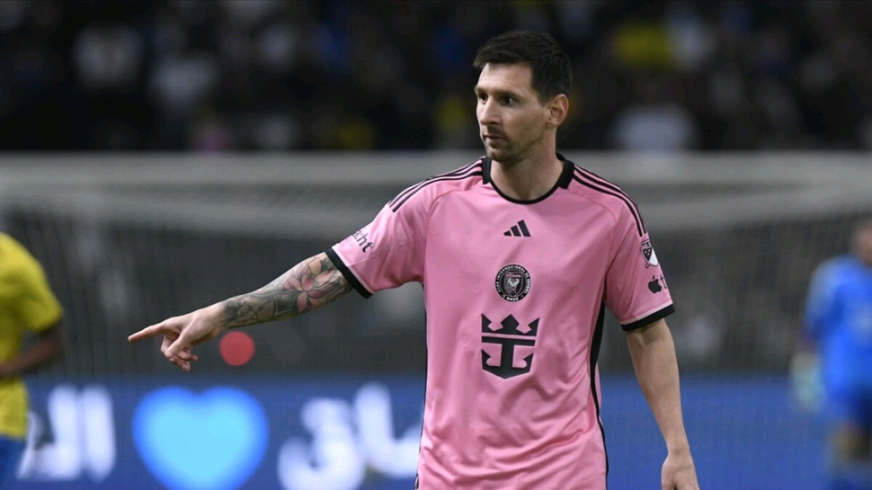 梅西双手插兜!赛后庆典绕开香港特首等领导,没有接受颁奖礼节