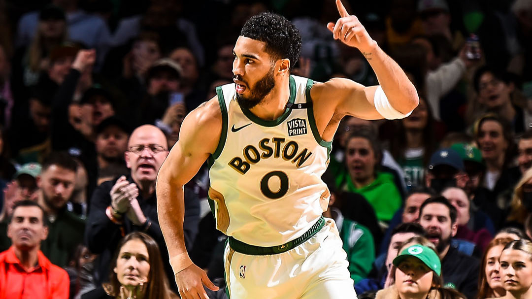 一招飞龙在天无可匹敌,塔图姆35 10 8准三双效率拉满!