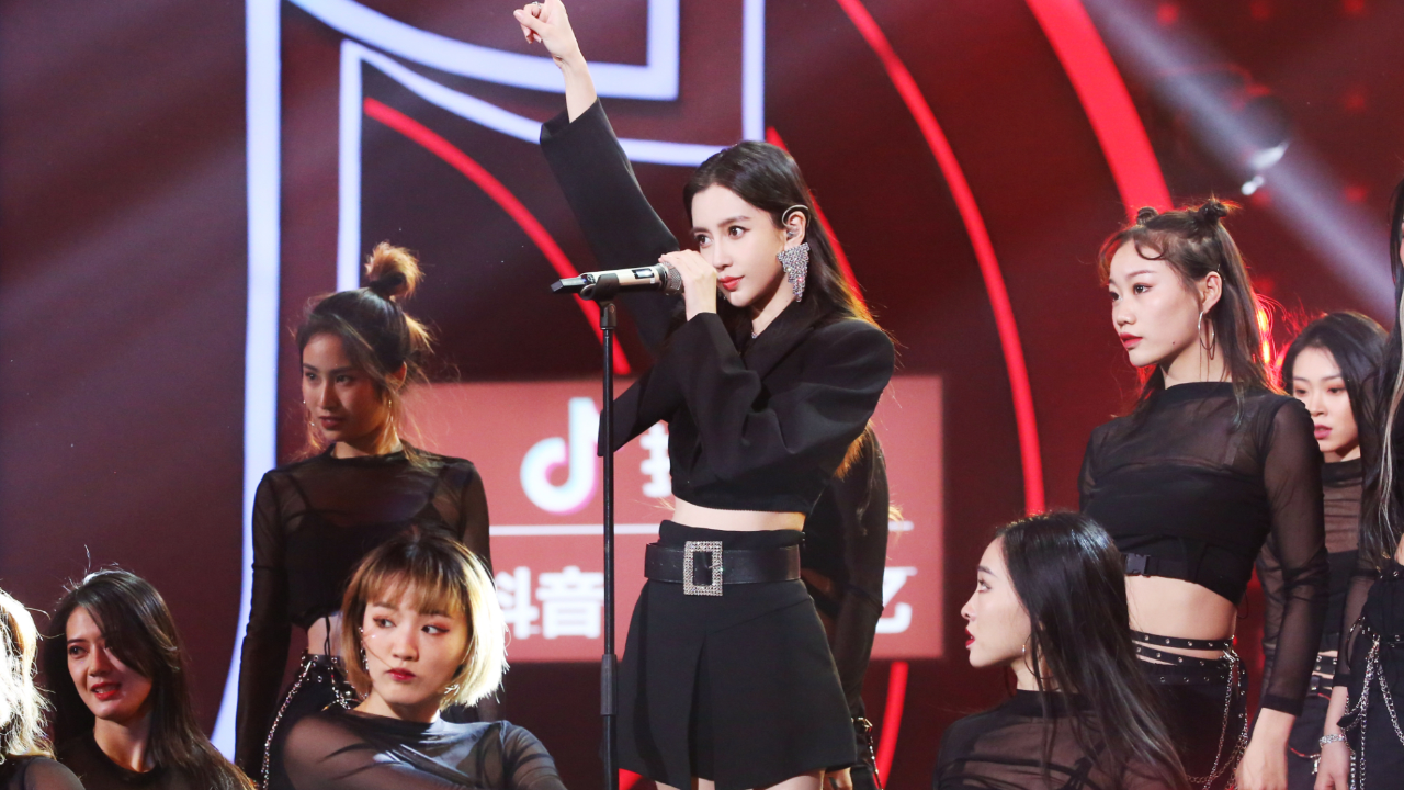 春晚地方集萃|杨颖浙江春晚表演节目,唱跳rap俱佳,让人刮目相看