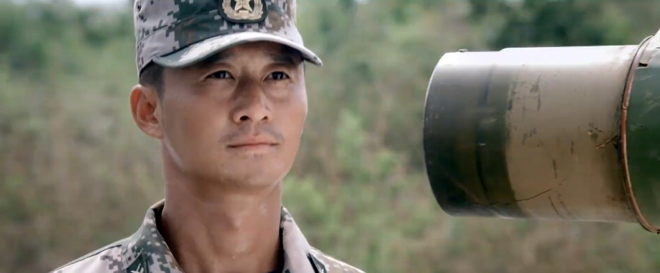 吴京刚进战狼中队,丝毫不给长官面子,真是个刺头!