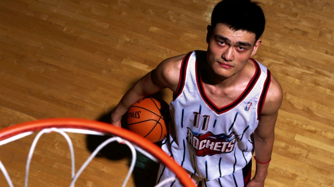 为了能打nba,姚明都做出过哪些努力和牺牲?