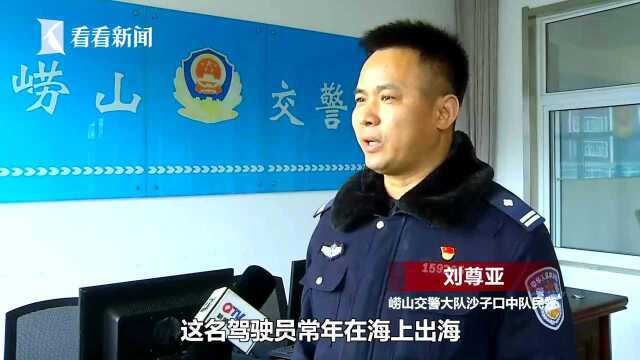 酒驾男开车到交警队处理违章 撞断门口起落杆