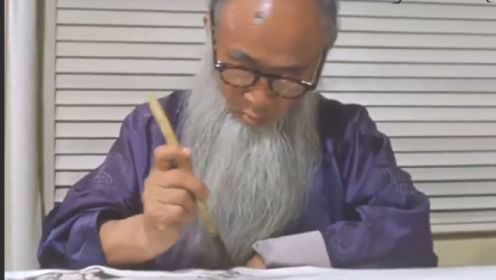 1967年国画大师张大千作画的真实影像，挥笔如有神，落笔如云烟