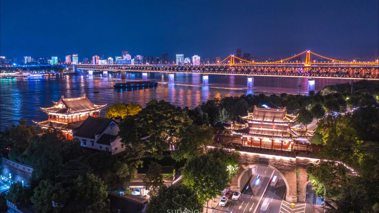 武汉三镇旅游,汉阳要努力加强存在感:铁门关夜景如此古色古香