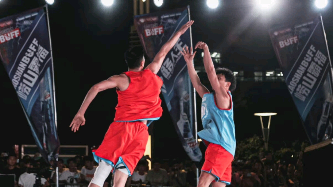 中国街球第一人周锐单挑黄宇军,你认为谁能赢?