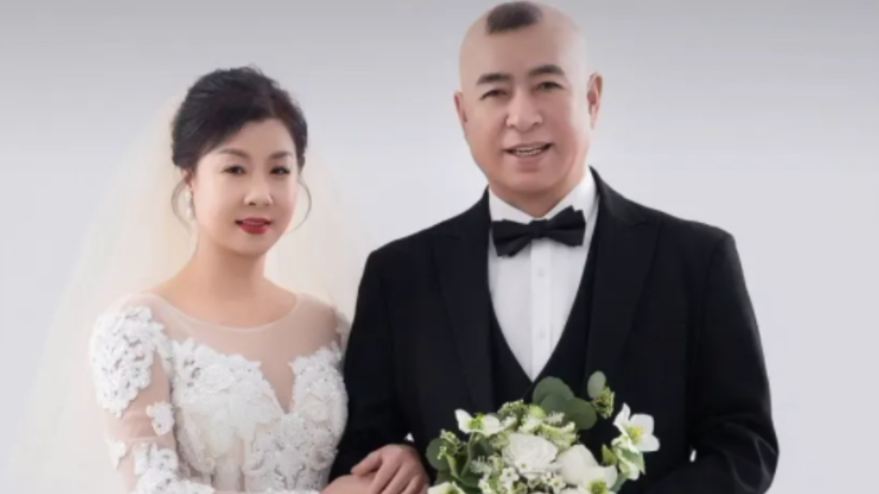 赵本山师弟唐军举行婚礼,66岁迎来二婚,妻子年轻貌美颜值高