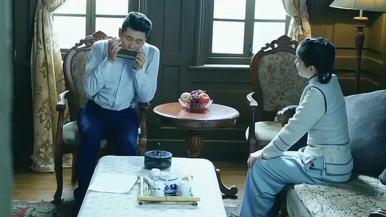 浪花淘尽:覃天为翠花吹口琴,曾思佳听到后醋意大发,痛骂翠花