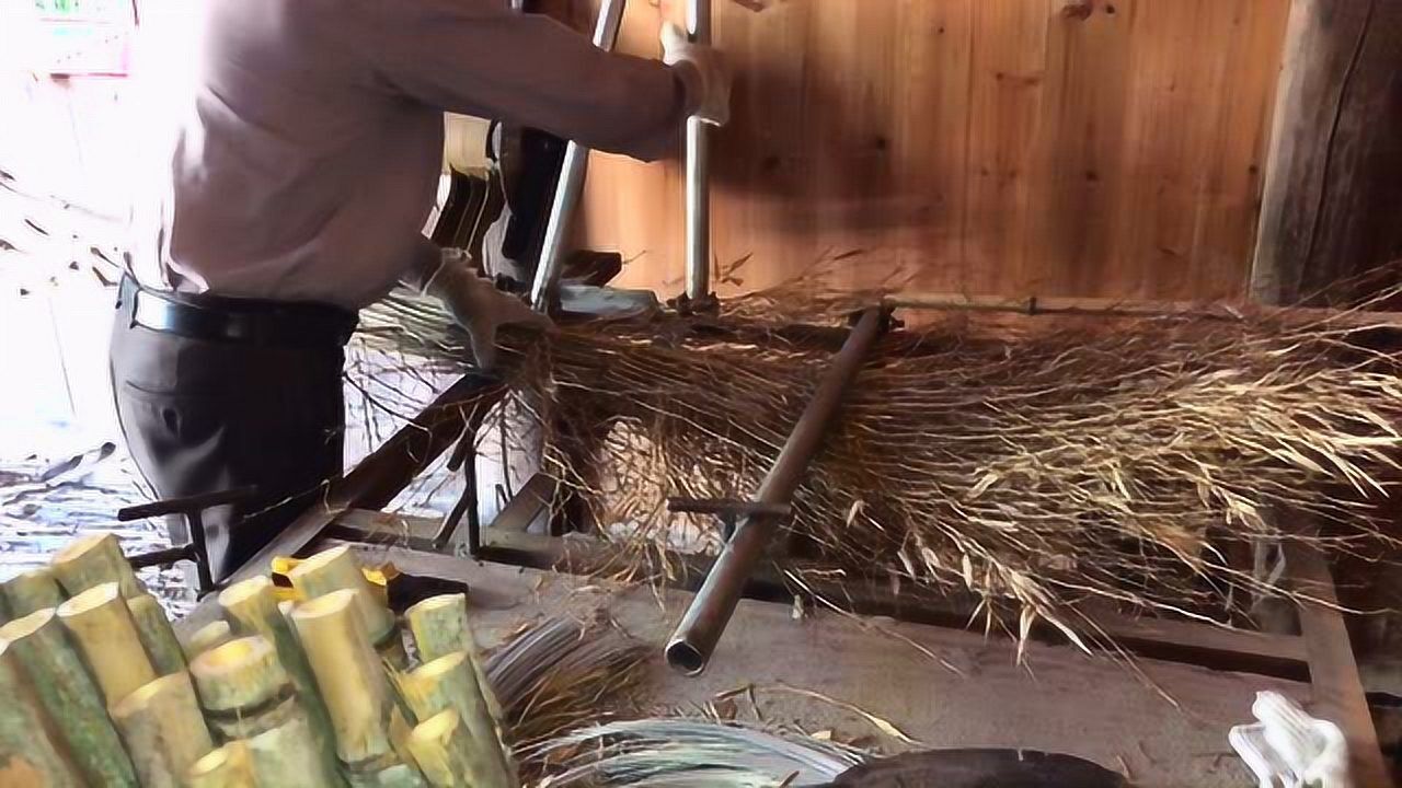 扎竹扫帚其实很简单,看老师傅手把手教你绝活,看完学会了吗?