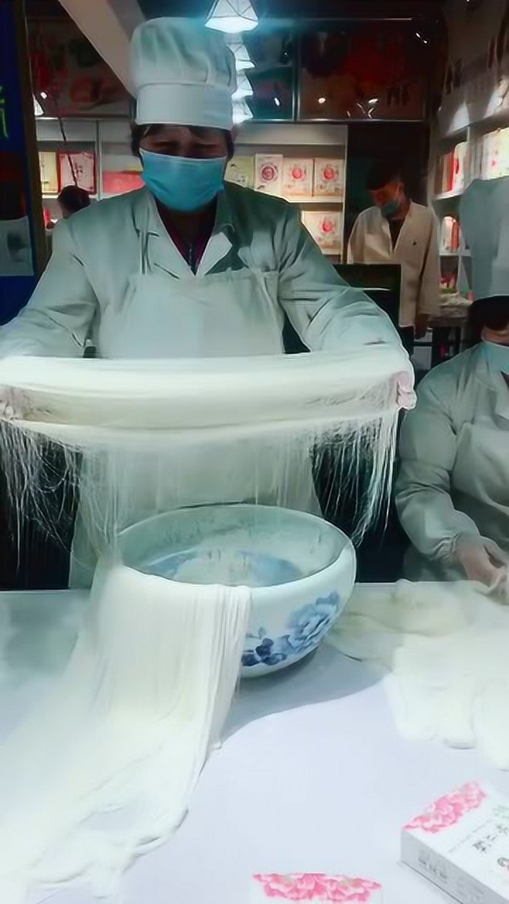 河南洛阳特色美食:银丝酥白色似牡丹花,香酥可口