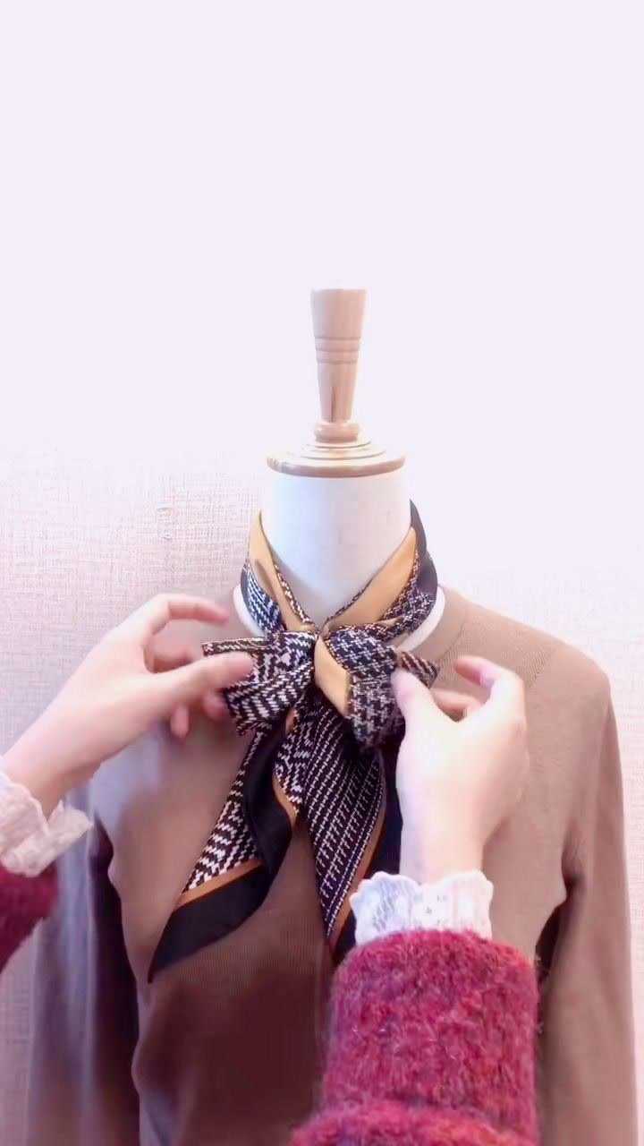 一个小皮筋变出漂亮的蝴蝶结丝巾系法