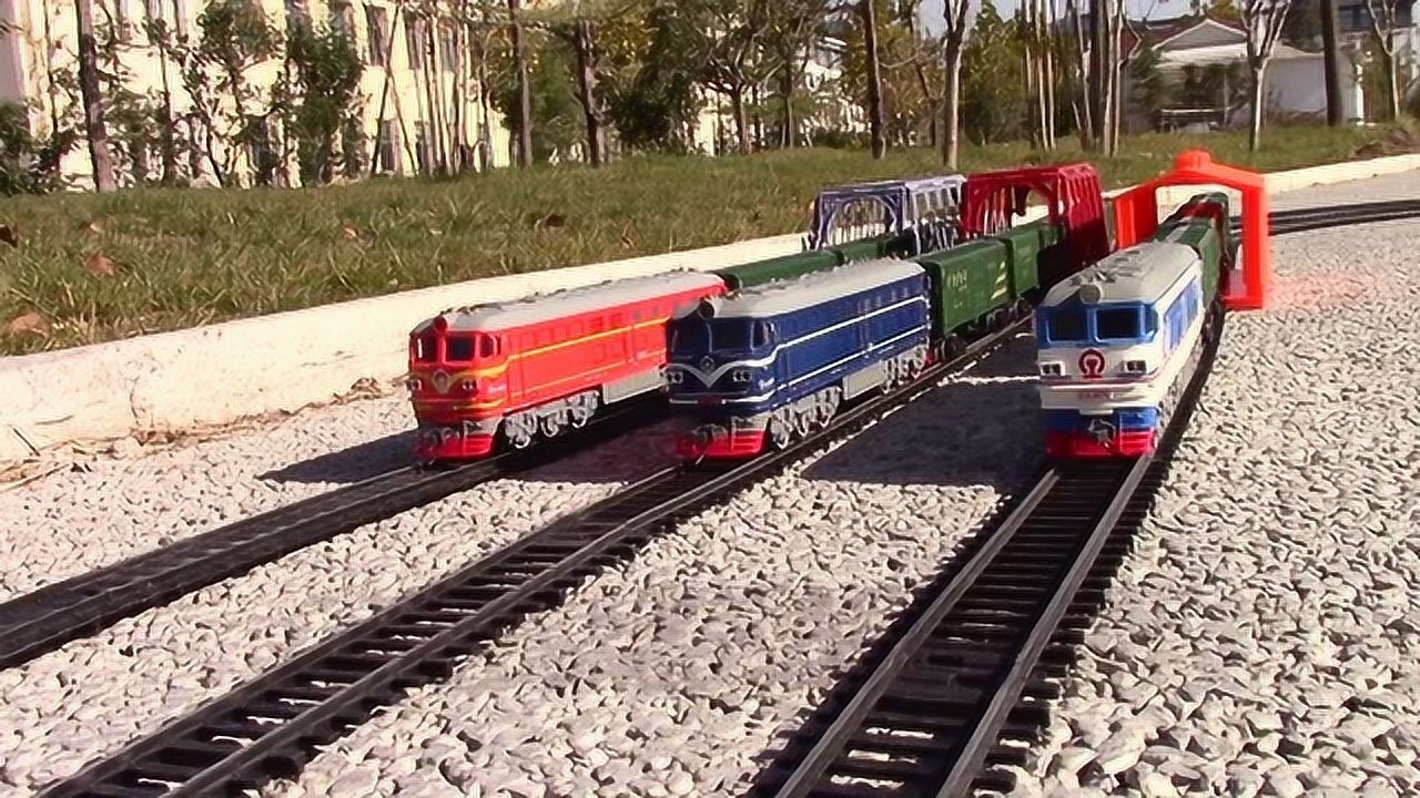 第22场东风火车模型轨道赛跑外景实拍火车比赛视频