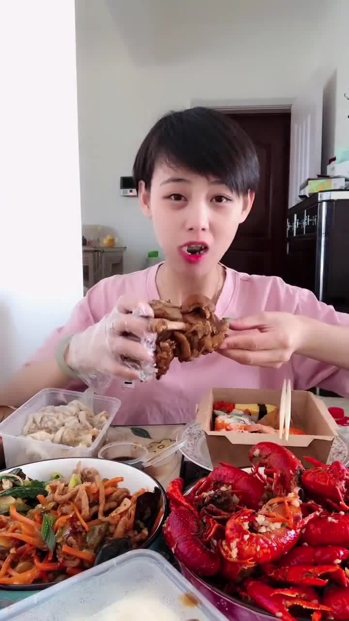 牙妹吃东西看着都觉得好吃网友吃播最喜欢牙妹了