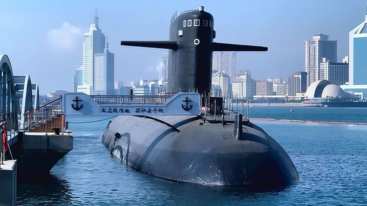 长征一号中国第一艘核动力攻击潜艇满载排水量为5550吨
