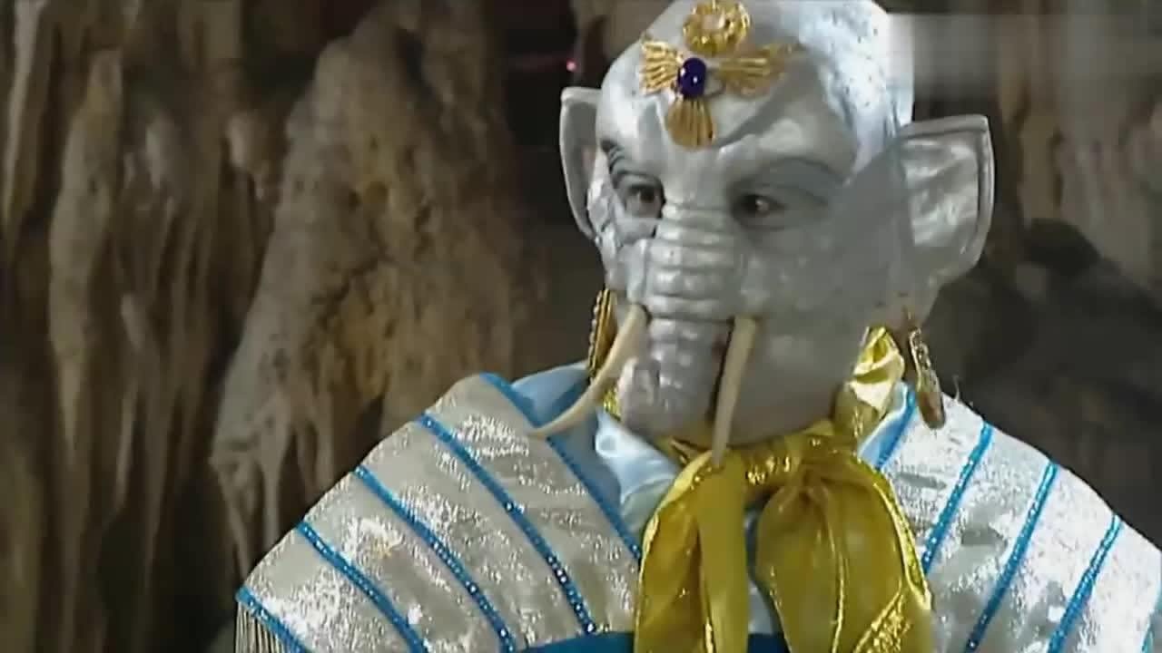 西游记续集小妖们慌乱的都打苍蝇不料小钻风却在一边笑了