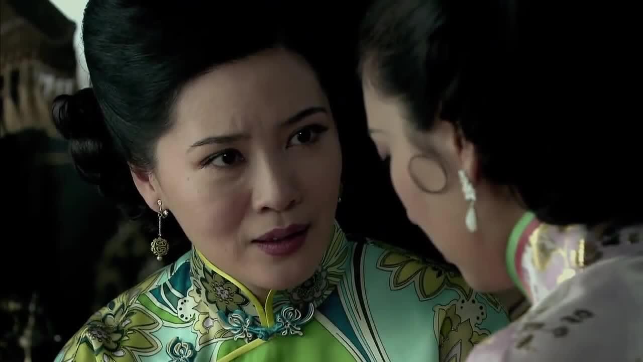 旗袍曹敏芝出主意让萍露嫁给钱鹏飞萍露同意了