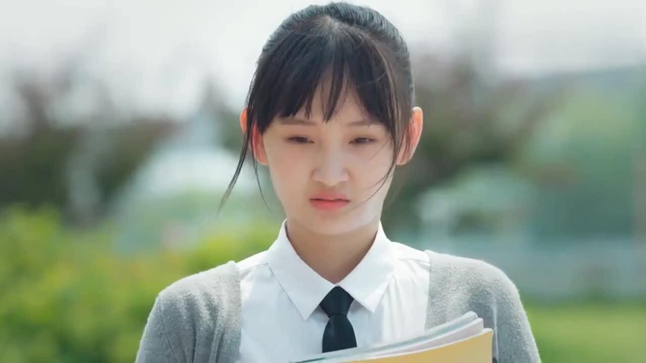 同学两亿岁:易海蓝为考试拿第一,电脑入侵学校题库偷试卷!