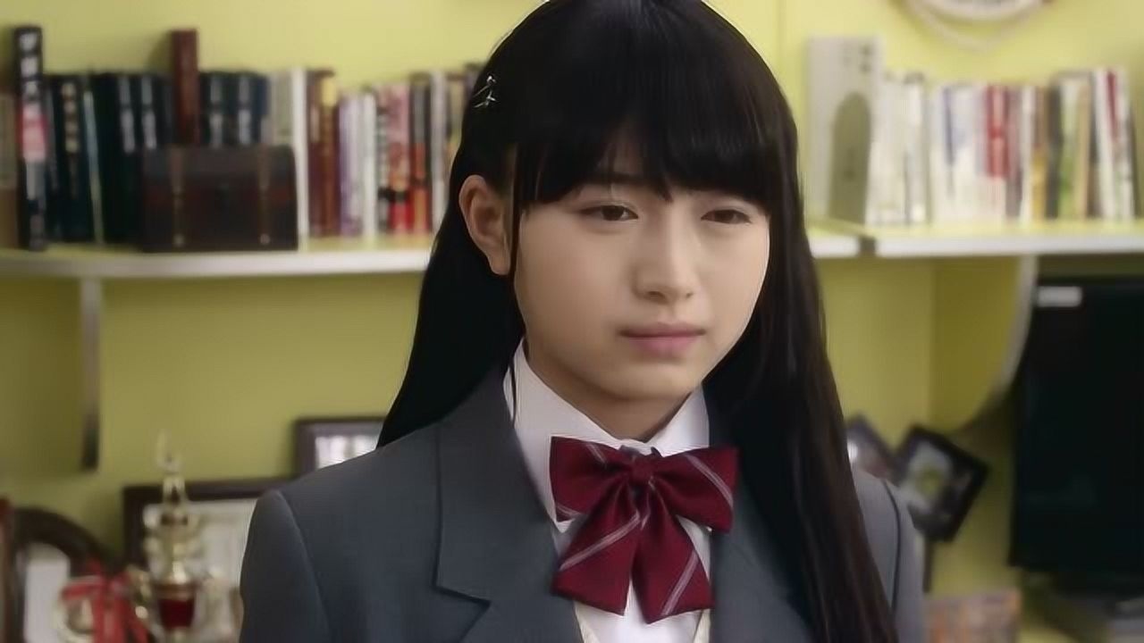 罗布奥特曼凑活海正在店里叠衣服凑朝阳垂头丧气地回来了