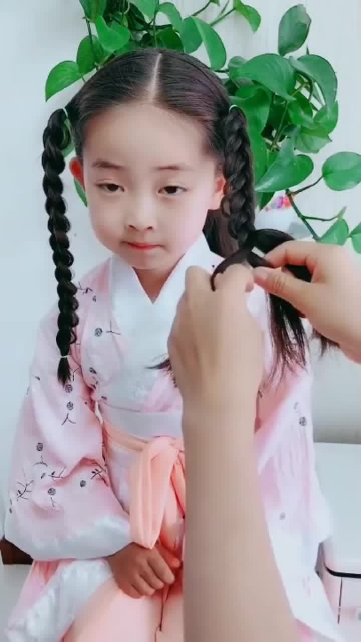小孩美发一款适合古装宝宝的发型超级淑女超级仙