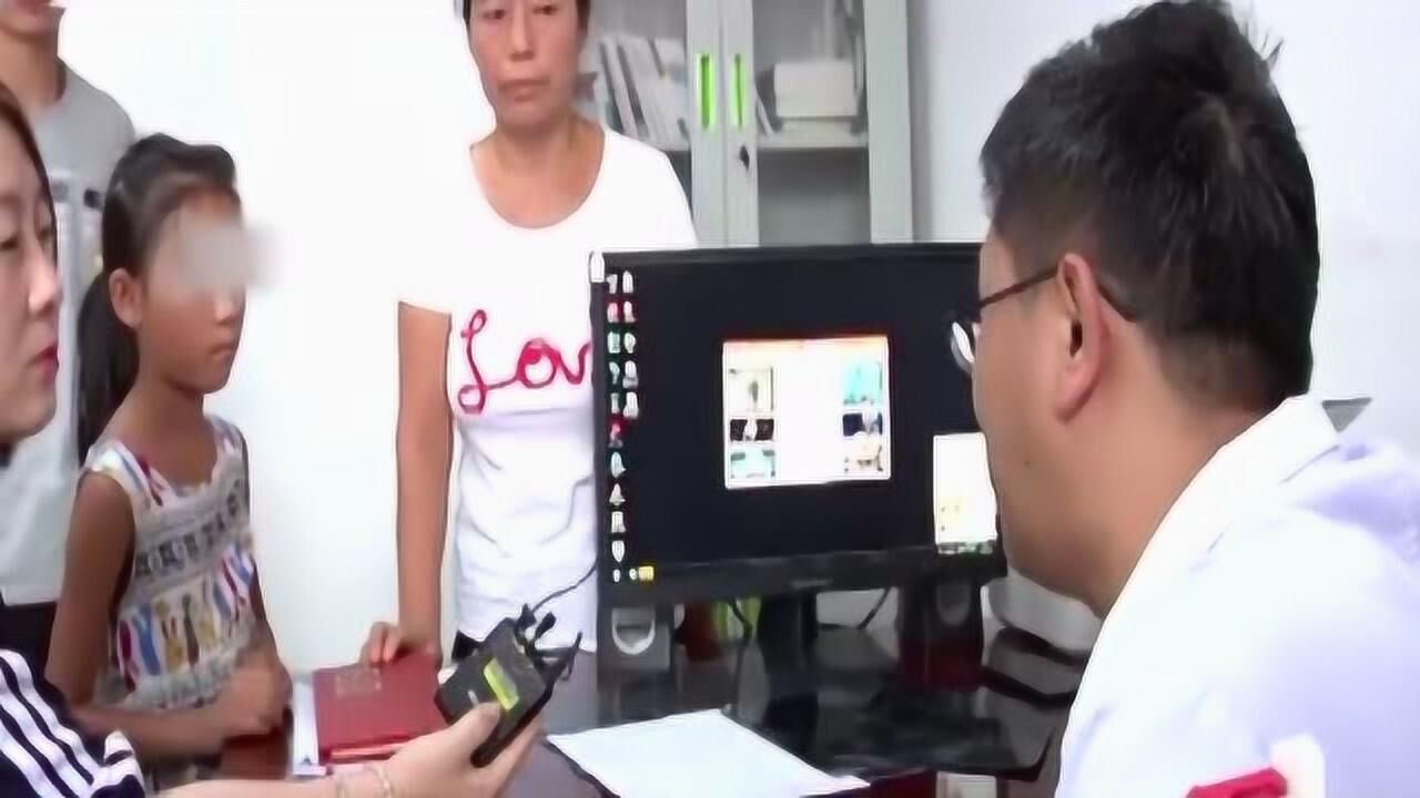10岁女孩“大小便失禁”，遭同学嘲笑，医生说出原因后父母当场崩溃！_高清