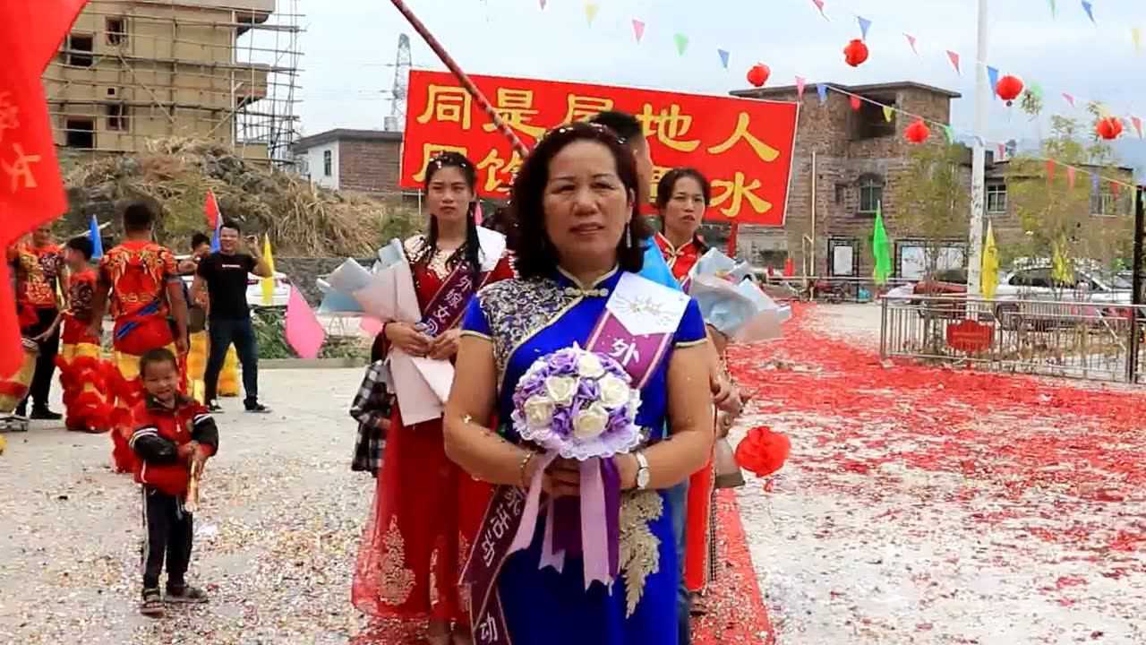 连州市西岸镇石角潭老屋地村首届外嫁女回娘家团聚