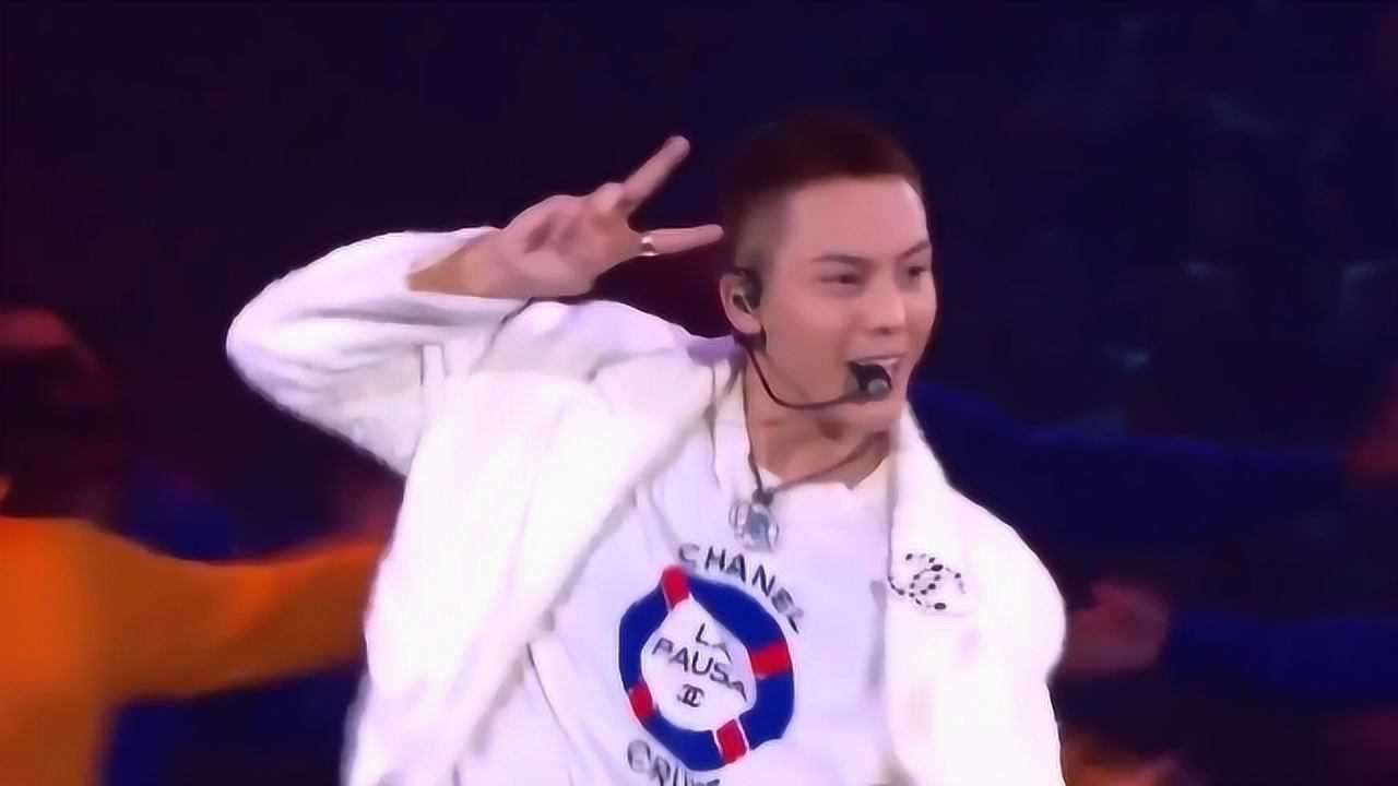 陈伟霆现身跨年演唱会携原唱演绎野狼disco开口燃爆全场