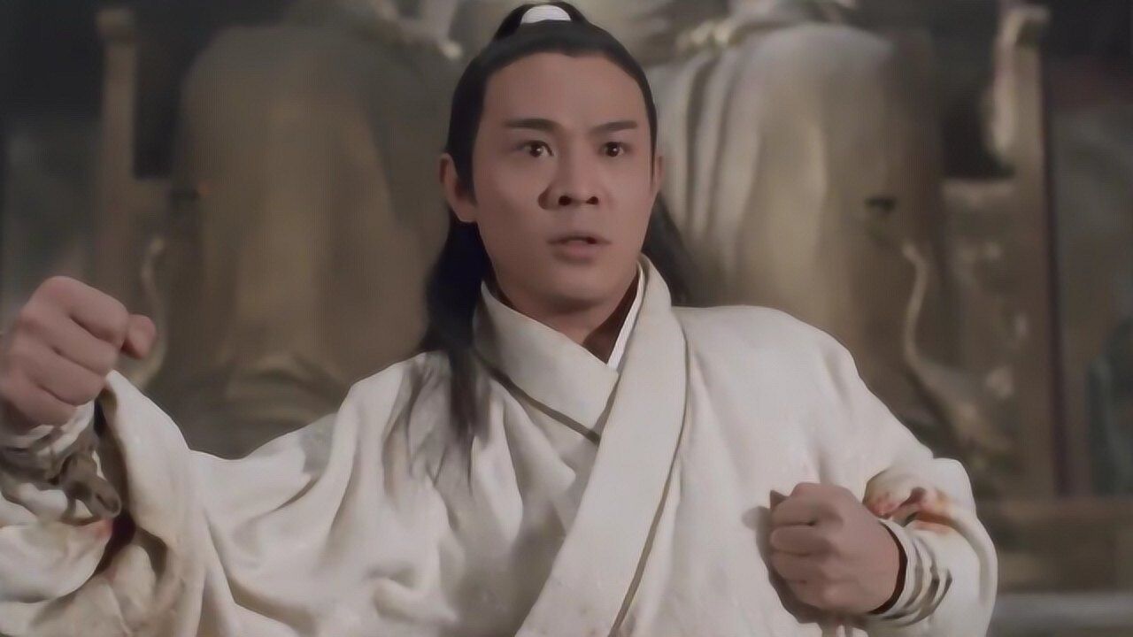 李连杰化身张无忌临阵现学太极拳法对敌这动作可谓是空前绝后
