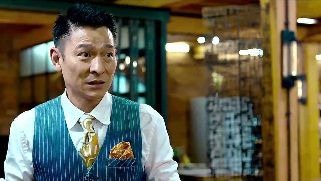 澳门风云3华仔居然戳发哥的头发哥直接拿着蛋糕报复太厉害