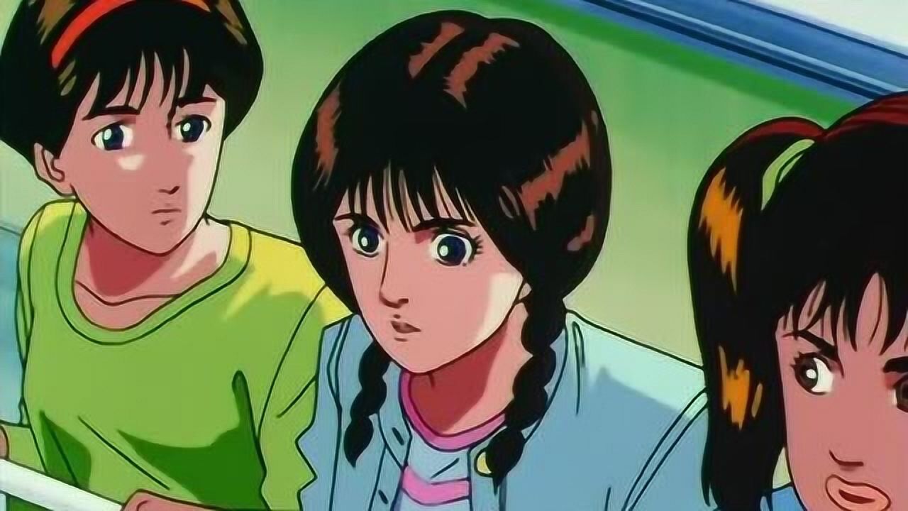 流川枫的啦啦队来了,看到她们的着装打扮,晴子有点羞红了脸