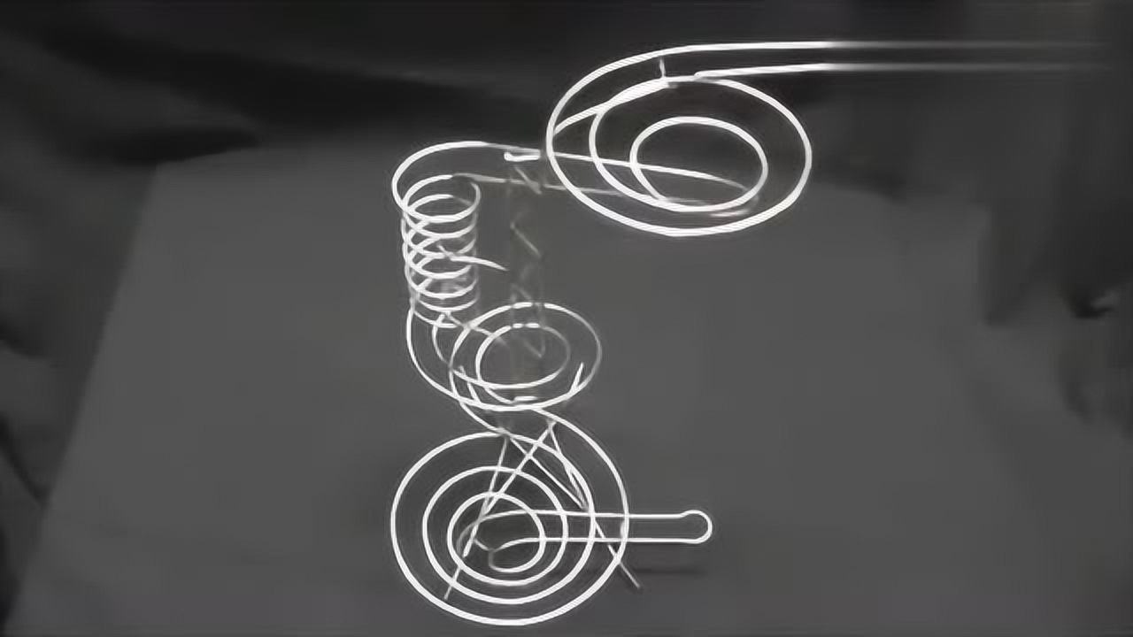 见识这些设计创意的铁丝轨道,一看就是能工巧匠之作
