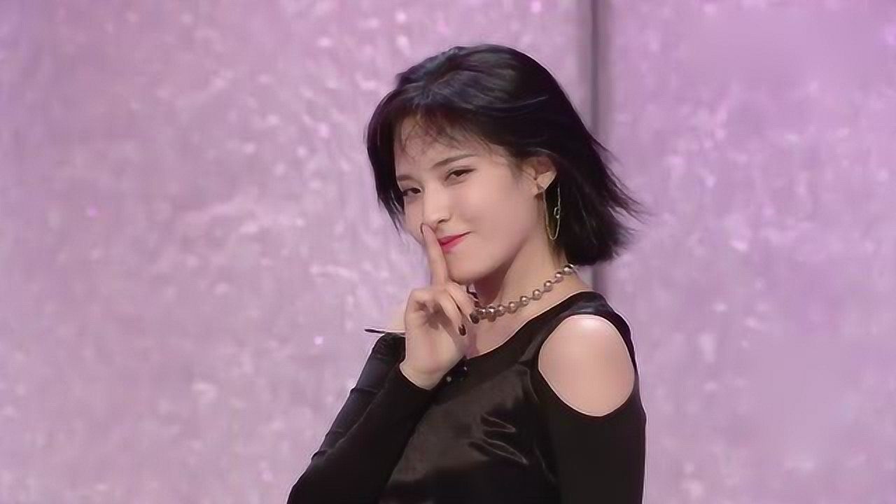 长腿御姐王木男跳椅子舞,扭胯瞬间a爆了,这胯是被天使吻过吧