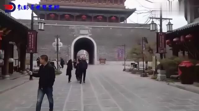 这里是青州古城,免费旅游的好去处,高高的阜财门,长长的偶园街