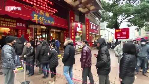 申城市民取消聚餐 南京路上排队购买半成品菜