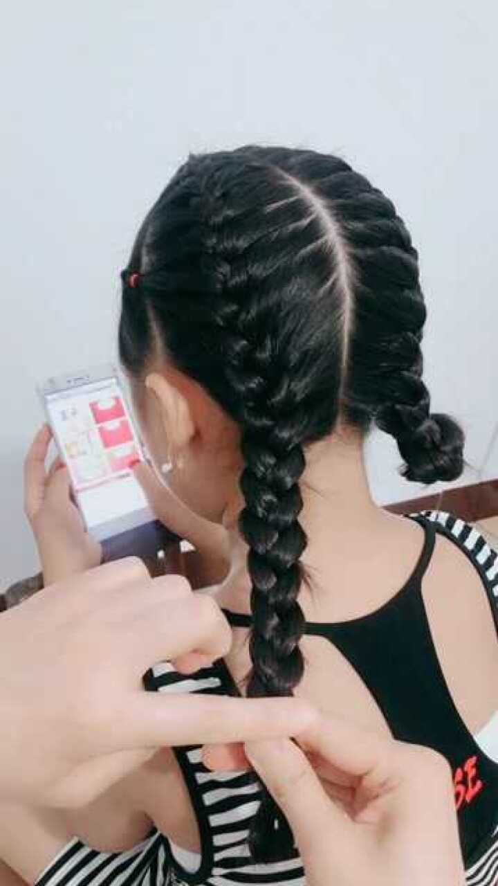 蝎子辫的教程已经送达非常的简单希望你们会喜欢