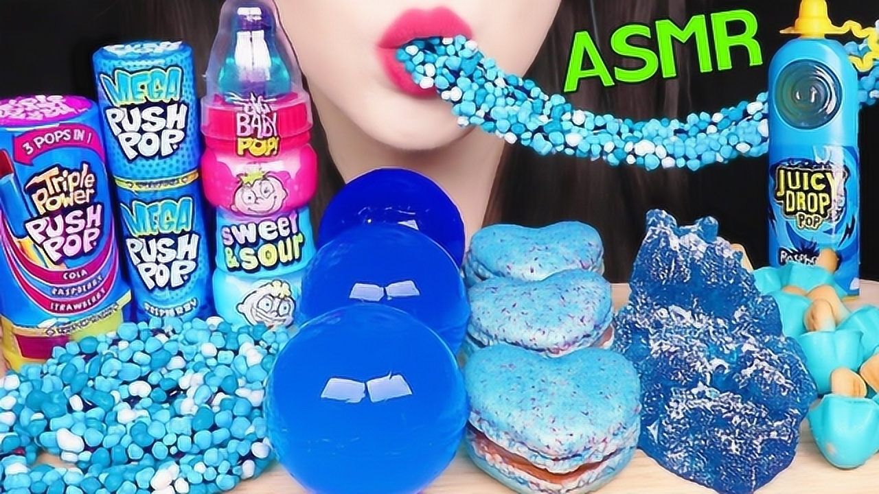 吃播：蓝色系糖果甜品，小姐姐吃得好开心_高清