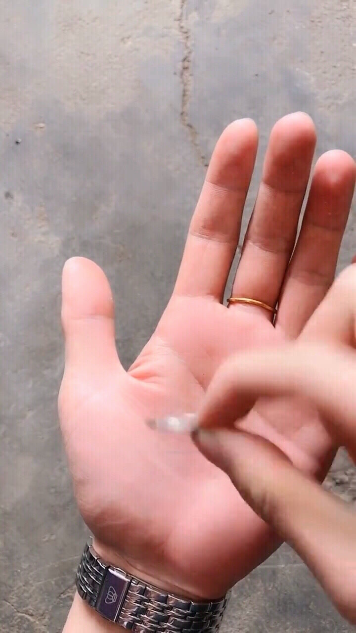 这只神奇的第十一根手指到底是谁的