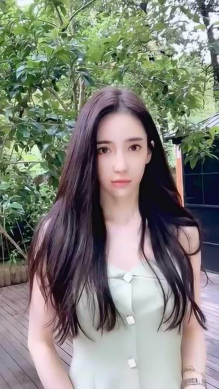 网红潘南奎确实很了不起她是第一个把电话藏在拖鞋里的人